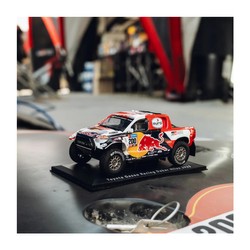 Maquette de voiture 1:24 Dakar Winner HILUX T1+ Toyota Gazoo Racing