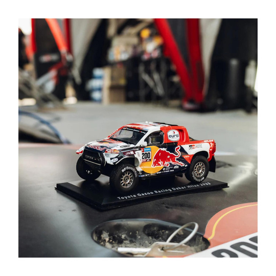 Maquette de voiture 1:24 Dakar Winner HILUX T1+ Toyota Gazoo Racing